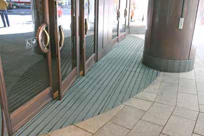 The entrance grating is constructed from 3 mm flat bars running in both