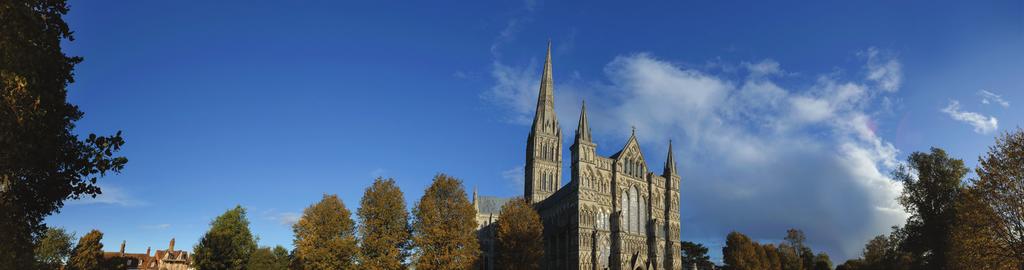 N Find Us Situated in the picturesque medieval city of Salisbury, the Cathedral is just 8 miles away from Stonehenge and only 5 minutes from its ancient site, Old Sarum.