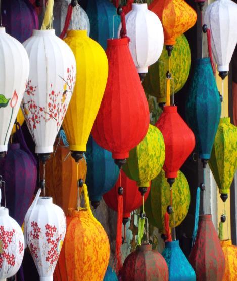 The discovering includes a stop at the Hoi An market where we will see all the local delights and handicrafts, the Tan Ky old