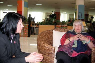 Z njo se je dan kasneje srečala tudi Nada Skuk, predsednica Slovenske ženske zveze pri SLS. Erin Pizzey prihaja iz Velike Britanije.