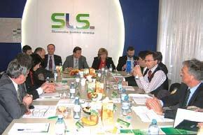 iz dela in življenja SLS / iz svetniških klopi Izvršilni odbor SLS o predlogu Sporazuma o predvolilni koaliciji SLS in SMS Na 4.