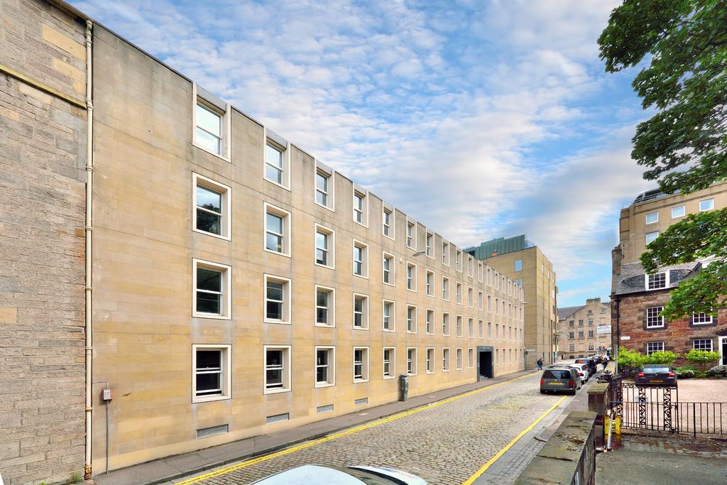 5 THISTLE STREET EDINBURGH FURTHER INFORMATION For further information or to arrange a viewing please contact the sole letting agents: Sara Dudgeon sara@cuthbertwhite.