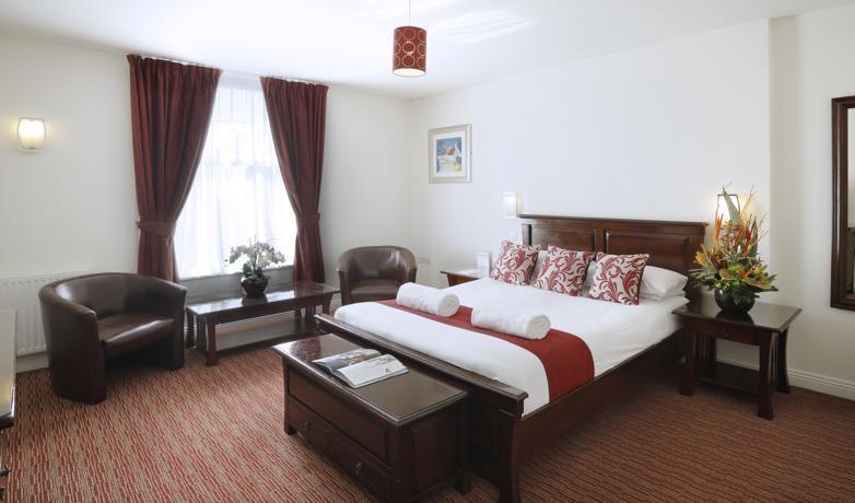 Here you can enjoy fine cuisine prepared by Michelin star trained chefs The executive bedrooms all have separate lounge areas to relax in in the evening.