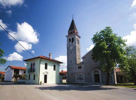 Slovenske ob~ine v {tevilkah 2009 / Slovene Municipalities in Figures 2009 Miren - Kostanjevica 075 Miren - Kostanjevica 11 Gori{ka 37 Nova Gorica Obmejna ob~ina z Italijo je del gori{ke regije.