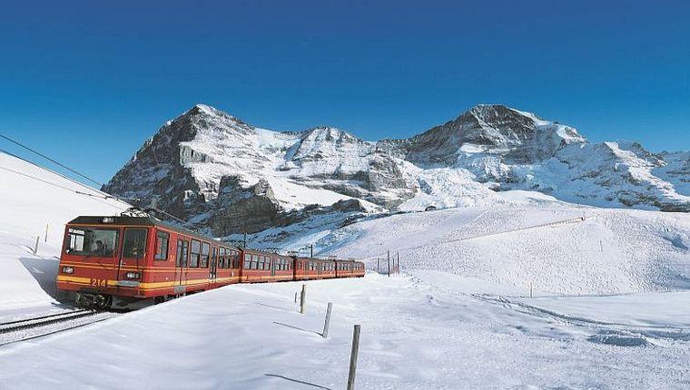 ice - a high-point of your tour! Proceed to Lauterbrunnen / Grindelwald Grund where the excitement continues.