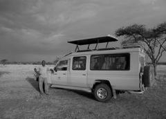 We retrace the rawness and the inner beauty of an era forgotten with personalized Expeditions and Safaris into