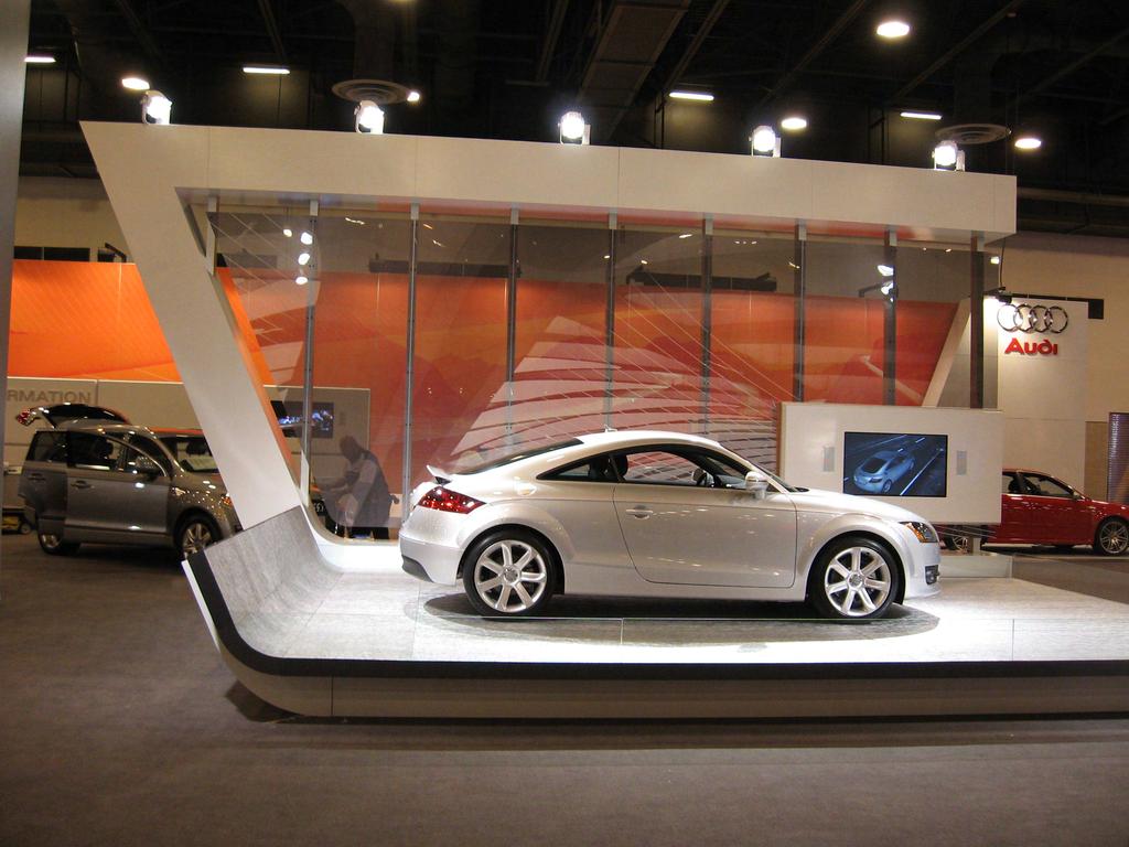 ALUSION Curved Exhibition Floor