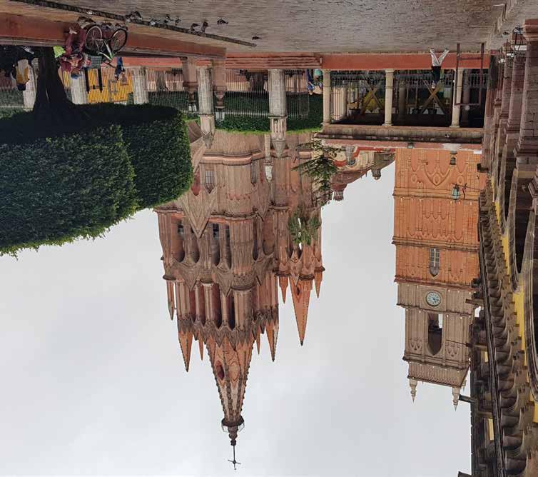 1. A Fascinating History and an Unchanged Cityscape Situated right in the center of Mexico, San Miguel de Allende s biggest claim to fame is the role its namesake played in the war for Mexican