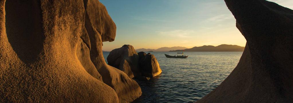 ROMANTIC SUNSET CRUISE & BARBECUE ON A PRIVATE BEACH Intimate Ninh Van Bay is the ideal place for an unforgettable romantic cruise.
