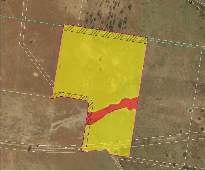 Proposed offset site boundary Cadastral boundaries Vegetation communities Box-Gum Woodland Derived Grassland - Low condition (PCT281, Zone 4) Ephemeral wetland - Mixed condition (PCT 400, Zone 5)