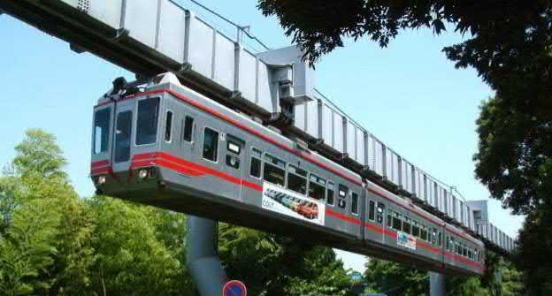 Day 4 Tokyo > Enoshima > Kamakura The shonan monorail is one of a few suspended types found in Japan.