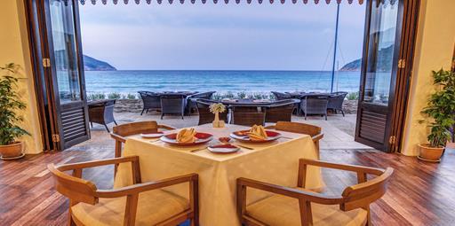FOOD & BEVERAGES: BEACH BRASEERIE Western cuisine served amidst the natural ambience of the beach.