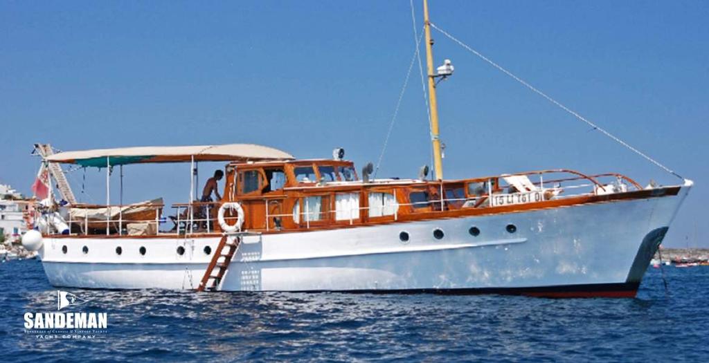 HERITAGE, VINTAGE AND CLASSIC YACHTS +44 (0)1202 330 077 JOHN BAIN ORMIDALE TSDY 1959 - SOLD Specification SEA CREST JOHN BAIN ORMIDALE TSDY 1959 Designer John Bain Length waterline 0 ft 0 in / 0 m