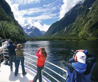 Showcasing nature s best in the majestic South Island 10 Day South Island Spectacular Tour code: GPS10 GUARANTEED departures 2018 2019 Sep 21, 24 Jan 31 Oct 9, 14, 27 Feb 15, 18, 23, 28 Nov 5, 14,
