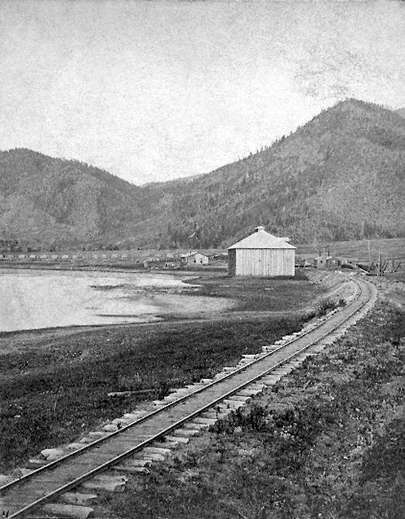 D&RG railroad tracks, white Icehouse