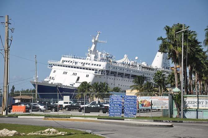 Passenger ship Bahamas Celebration (ex-prinsesse Ragnhild). IMO 7904891. Ferry. Length 204 m. Bahamian flag. Classification society Det Norske Veritas.
