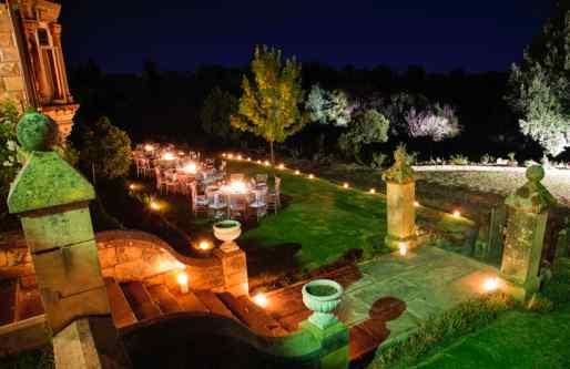 QUICK FACTS PRYNNSBERG ESTATE Free State 10 bedrooms + 14 glamping tents (28 pax ) total 48 pax Conference / wedding facilities A number of different settings +/- 80 pax Teambuilding Great
