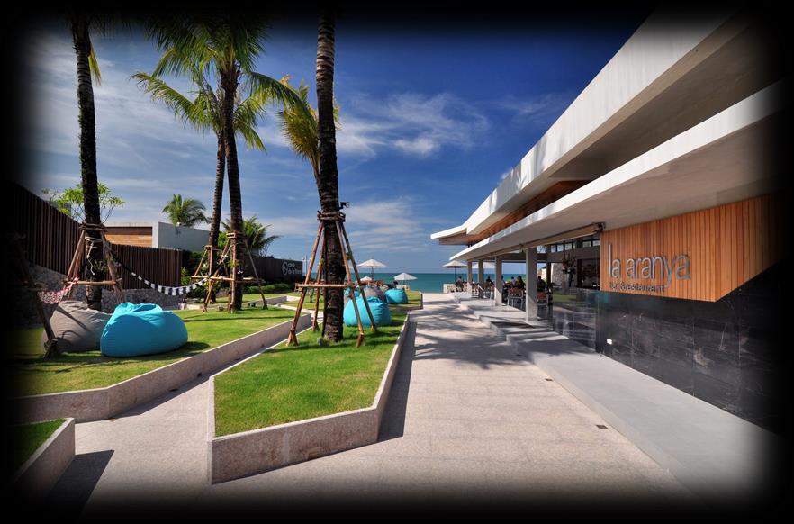 Resort & Services La Aranya Restaurant: This lovely restaurant by the beach offers the pleasant and relaxing ambience of the serene beach.