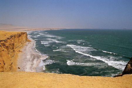 Paracas 2 Days / 1 Night Itinerary Day 01 LIMA / PARACAS 06:15 Pick up from the hotel and transfer to the Cruz del Sur bus station
