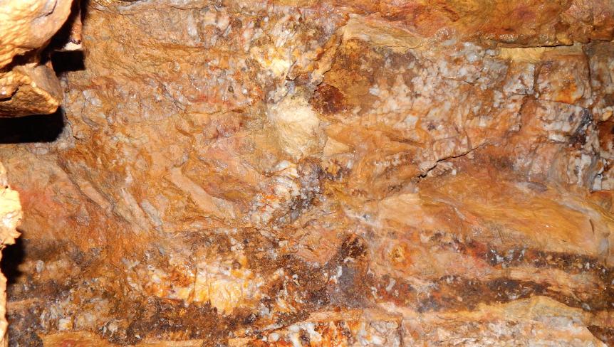 Figure 3) High grade quartz vein on the gold reef within Adit #3 Rietfontein Mine SOUTH AFRICAN PROJECTS (SWJ: 74%) Project Bentley The high grade Project Bentley was announced to the market on 6