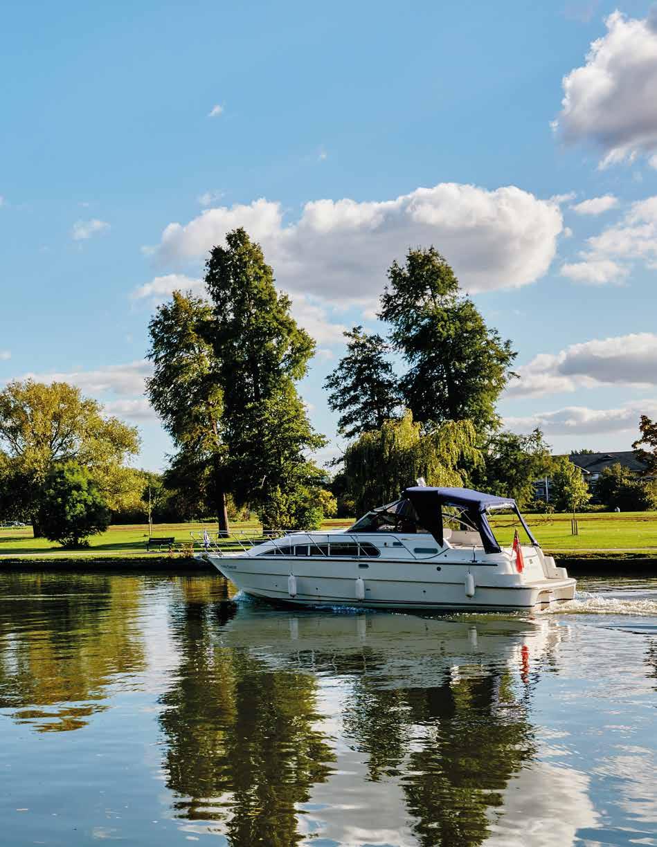 20 This page The world famous Reading Festival and Windsor Castle Opposite page Boating along the River Thames, Caversham Photography by Marc de
