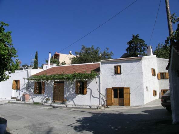 Mourne Palio Kazani Price: 220 000 Euros Property ref. RE014 Designed over several levels, this spacious house has four bedrooms.