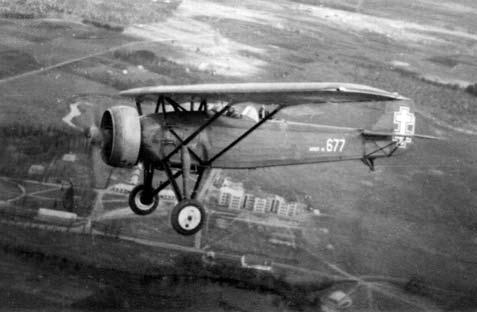 Artimosios žvalgybos lėktuvas ANBO-41 virš Pajuosčio karinio miestelio. 1939 m. 1940 m. birželio 15 d. Lietuvos karo aviaciją (1 schema) sudarė: I. Vadovybė ir Štabas (Kaune). II.
