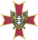KOP garbės ženklo piešinio variantai. Dail. L. Gedminas, 1998 m. ąžuolo šakelės. Sparnai išsikiša už medalio plokštumos ribų.