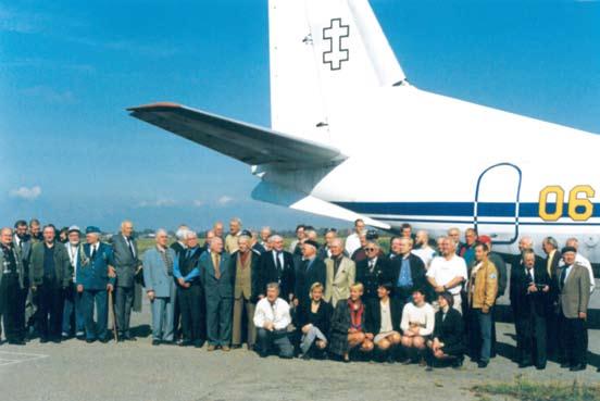 Kaunas, 1996 07 12 Lietuvos ir Suomijos karo aviacijos veteranų bei istorikų susitikimo dalyviai prie