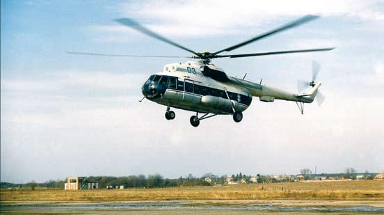 Pirmaisiais Karinių oro pajėgų gyvavimo metais susirūpinta galimybėmis įsigyti sraigtasparnius, kurių lakūnai jau tarnavo Aviacijos bazėje, laikinai pilotuodami lėktuvus An-2. 1992 m. birželio 26 d.
