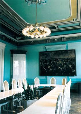Baltoji salė prabangiausia reprezentacinė rūmų patalpa, buvusi Kauno tvirtovės komendanto didžioji salė.
