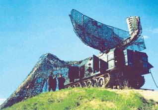 Dėl didelio susidėvėjimo ir atsarginių dalių trūkumo nebenaudojamos Mobili tolimo veikimo radiolokacinė stotis Jawor-M2. Gaminta XX a. 8 deš. Lenkijos Respublikoje, Varšuvos radioįmonėje RAWAR.