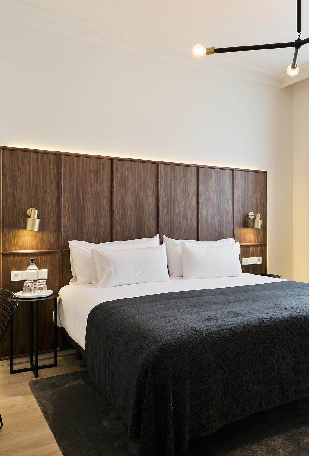 ROOMS THAT SPEAK OF THE CITY interior design with fine materials (oak, walnut, linen) ) one hundred percent natural.