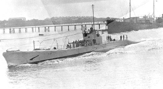 OTHER VARIATIONS S-19 was a Fore River built member of the 20 series group. She apparently was a test ship for the later modification to the bow plane pivot housing.
