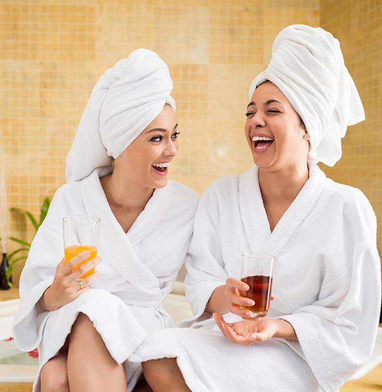 FRENSHAM POND HOTEL SPA DAYS Our spa days are perfect for everyone from the Spa Jeune (spa newbies), to the seasoned Spaista (someone who s accustomed to the pinnacle of pampering).