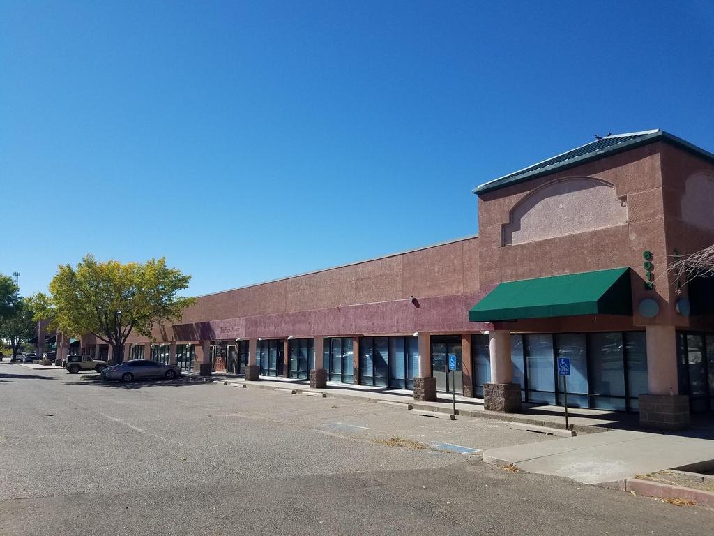 Crossroads Center- For Lease: Retail/ Office Space 601B Juan Tabo Blvd NE Al buquerque, NM 871 23 Shopping Center for Lease- 1,500 sf- 14,650 sf available Motivated Landlord Excellent Location and