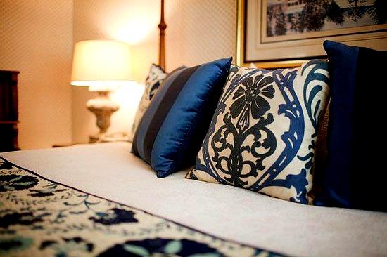 In our luxury New Hampshire Inn, all 12 suited are appointed with custom fabrics, exquisite window treatments and tasteful artwork details intended to charm and soothe.