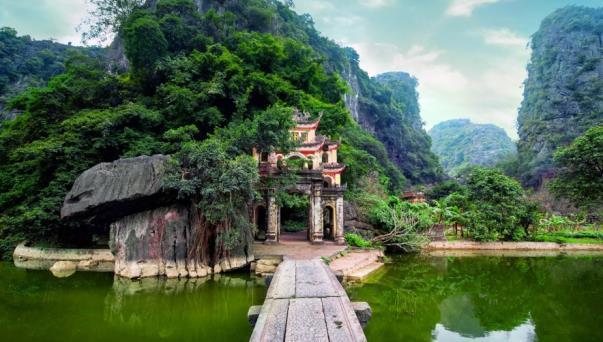 Day 6: Ninh Binh Halong bay (B/L/D) Early wake up, early breakfast, and early departure to Halong.