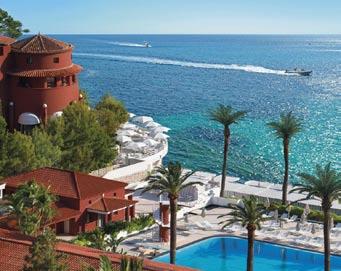 Guests of the Hôtel Hermitage, the Hôtel de Paris and the Monte-Carlo Beach have free access to the Monte-Carlo Beach Club (olympic size seawater swimming pool and private beach, including sun