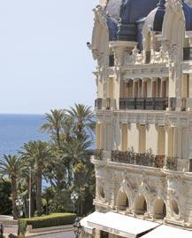 panoramic sea view. Guests of the Monte-Carlo Bay Hotel & Resort have free access to the swimming pool of the hotel.