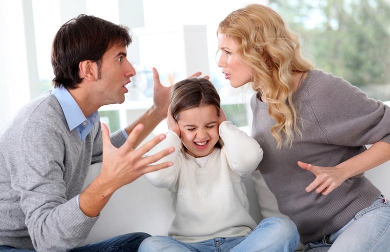 Dugotrajna izloženost neprikladnim odnosima roditelja negativno utječe na doživljavanje, ponašanje i kognitivno funkcioniranje djeteta.