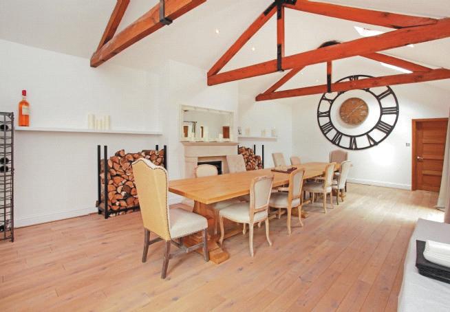 PARK FARM ROTHERFIELD LANE, MAYFIELD, EAST SUSSEX, TN20 6EU A beautiful, newly refurbished farmhouse located on
