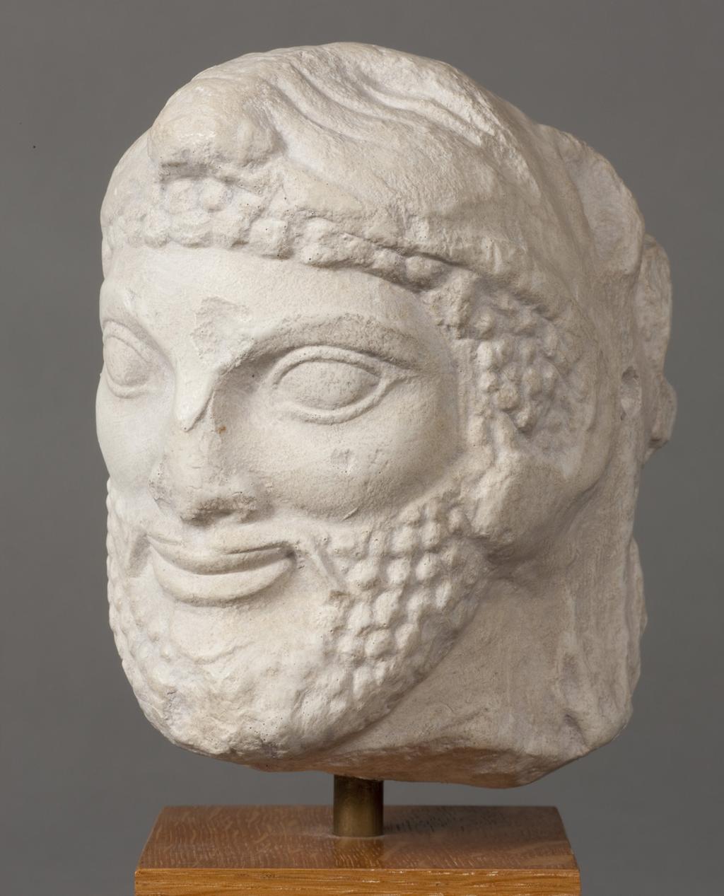 Ask students to identify one example of ancient sculpture featuring a hero, and one example of a contemporary sculpture or depiction of a hero perhaps one of those they discovered in their pre-visit