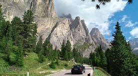 The Great Dolomites Road project started at the end of the 19th century after trying for several years to cross over the canyons of the Eggental Valley using suspension bridges.