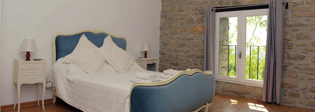 LUXURY ROOMS All rooms have been recently renovated and boast en-suite accommodation.