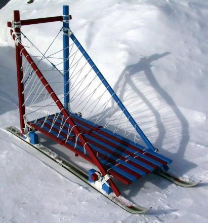 Klondike Derby Sled Plans A new design for a strong, light, and inexpensive Klondike sled By Scouters Jay Treacy and Liam Morland, February 2002 Dissatisfied with previous designs for Klondike sleds,