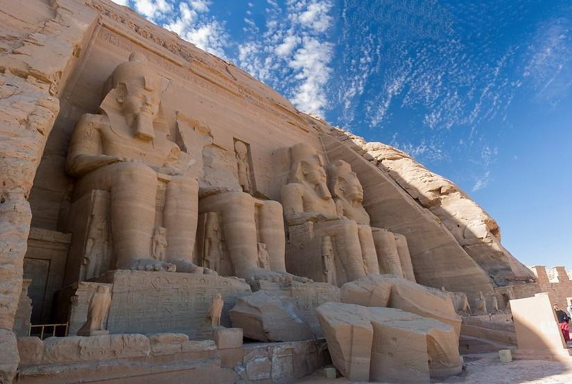 El-Bahri and the two Colossi of Memnon.