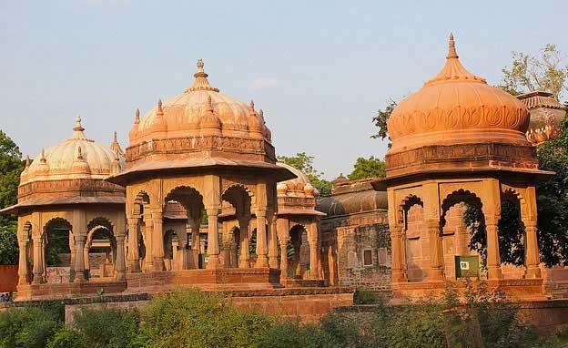 MANDORE GARDENS Located nearly 16.7 kms from AIIMS Jodhpur. Mandore, belonging to the 6th century, was Marwar s capital before Jodhpur was established.