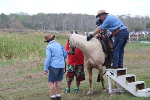 The day began early in the morning in Parrish, Fl where members groomed and outfitted their horses for a 10:30 am start in the Heritage Day Parade.