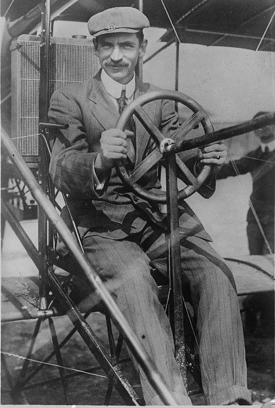 1910 Glenn Curtiss sets a new speed record flying